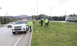 Bursa'da dur ihtarına uymayan sürücü Polise çarpıp kaçtı