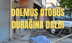 Adana'da dolmuş otobüs durağına daldı!