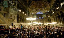 Binlerce kişi sabah namazında Ayasofya Camii'ne akın etti