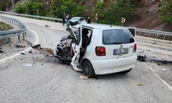 Ankara Kızılcahamam'da iki otomobil kafa kafaya çarpıştı: 3 ölü, 4 yaralı