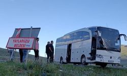 Ağrı'da otobüs ile kamyonet çarpıştı! 13 yaralı