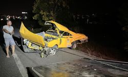 Ankara'da ağaca çarpan otomobildeki 2 kişi hayatını kaybetti