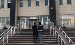 Kars'ta kameralı düzenekle ehliyet sınavında kopya skandalı! 5 kişiye suçüstü gözaltı