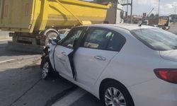 İstanbul Tuzla'da hafriyat kamyonuyla otomobil çarpıştı