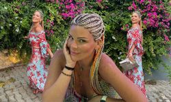 Pelin Öztekin bikinisinin üstünü çıkarıp poz verdi