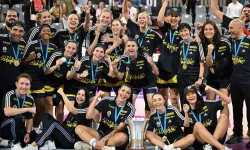 Fenerbahçe Alagöz Holding Kadın Basketbol Takımı süper kupayı aldı