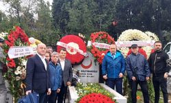 Milli halterci Naim Süleymanoğlu mezarı başında anıldı