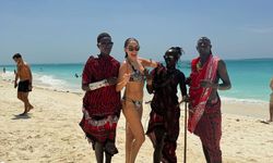 Zuhal Topal bikinisini giyip yerlilerle dans etti