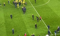 Trabzonspor taraftarı Fenerbahçeli futbolculara saldırdı!