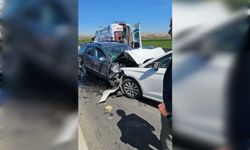 Mardin’de iki otomobil çarpıştı: 4 kişi yaralı