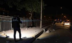 Adana’da feci kaza! Kontrolden çıkan motosiklet kaldırıma çarpıp sürüklendi: 2 ölü