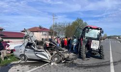 Samsun Alaçam'da otomobil traktöre çarptı. 1 ölü, 1 yaralı