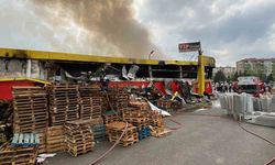Yangın 2 saate kontrol altına alındı, market küle döndü
