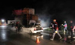 Amasya'da tıra ok gibi saplanan otomobil alev alev yandı: 1 ölü