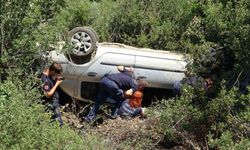 Antalya’da araç 15 metrelik şarampole devrildi: 2 yaralı