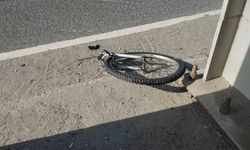 Otomobilin bisikletli çocuğa çarptığı kaza kamerada
