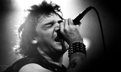 Iron Maiden solisti Paul Di'Anno hayatını kaybetti