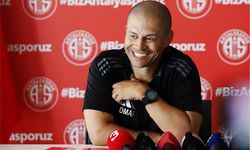 Alex de Souza'nın Türkiye macerası kısa sürdü! Onvo Antalyaspor ile yolları ayrıldı