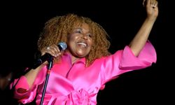 Grammy ödüllü şarkıcı Roberta Flack vefat etti