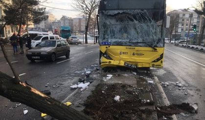 Sancaktepe'de İETT otobüsüyle minibüs çarpıştı! 7 kişi yaralandı