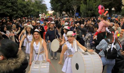 Adana Portakal Çiçeği Karnavalından renkli görüntüler