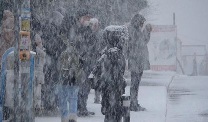 Meteoroloji uyarmıştı! İstanbul'da yoğun Kar yağışı başladı