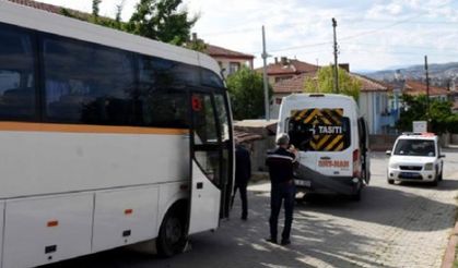 Kırıkkale'de freni boşalan servis aracı 4 öğrenciye çarptı