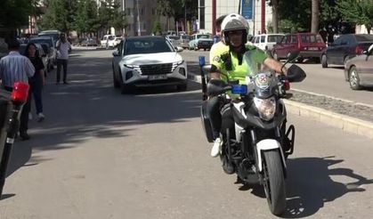 Amasya'da kimliğini unutan öğrencileri YKS'ye motosikletli polis yetiştirdi