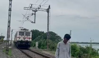 Daha fazla etkileşim almak isteyen gence tren çarptı