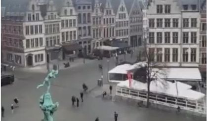 Belçika’da da bir katedral dayanışma için çanıyla İstiklal Marşı çaldı.