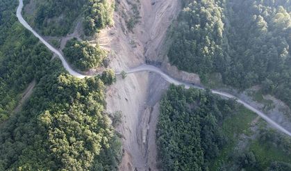 Kastamonu Bozkurt'ta 300 metre kayan köy yolu yeniden ulaşıma açıldı