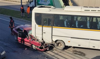 Malatya'da otomobil servis aracına çarptı! 2 yaralı