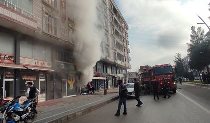 Mardin Midyat'ta iş yerinde çıkan yangın maddi hasara yol açtı