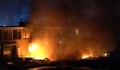 Hollanda Rotterdam'da patlama! Çok sayıda ev yandı