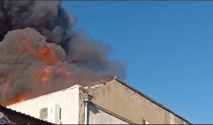 İzmir Kemeraltı Çarşısı'nda yangın büyüyor