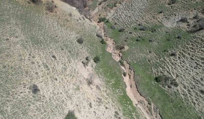 Tokat’ta kırılmanın olduğu fay hattı dron ile görüntülendi