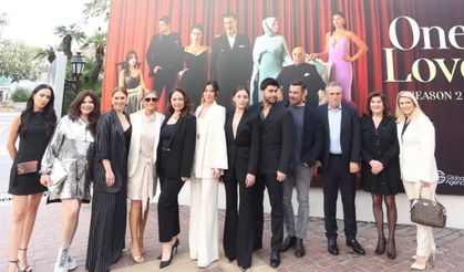 Kızılcık Şerbeti oyuncularının Cannes çıkartması!