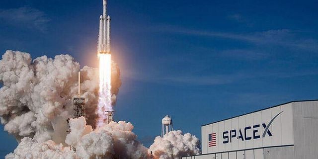 Elon Mask'ın hayali gerçek oldu! SpaceX ilk insanlı uçuş gerçekleşti