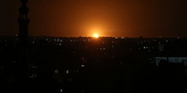 İsrail Uçakları Gazze Şeridine Hava Saldırısı Düzenledi
