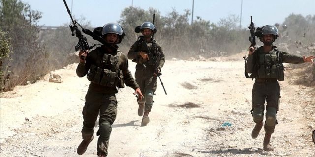 Katil İsrail polisi Doğu Kudüs'te bir Filistinliyi öldürdü