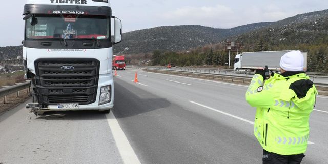 Bolu'da tır çekiciye çarptı sürücü hayatını kaybetti!