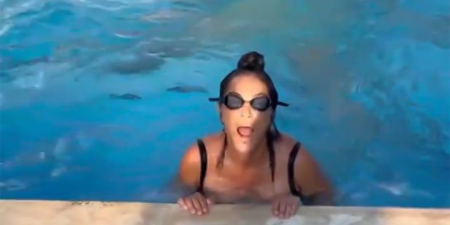 Hülya Avşar'ın havuz pozu sosyal medyayı salladı!