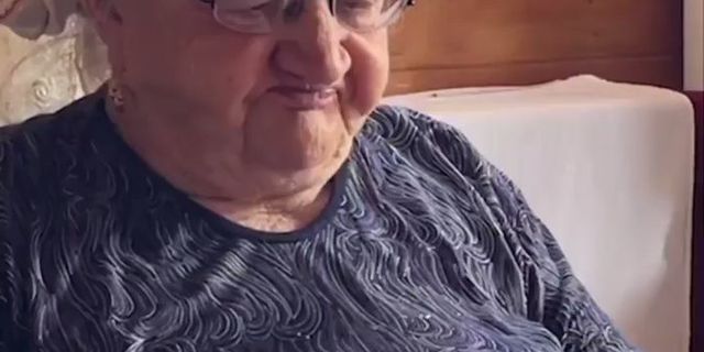 Çubuk kraker müptelası sevimli ninenin videosu viral oldu