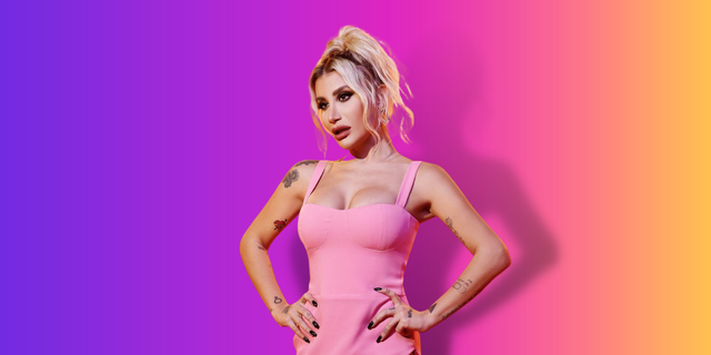 İrem Derici göğüs dekolteli pembe kıyafetiyle yaktı geçti! "Taş mısın Be Kadın"