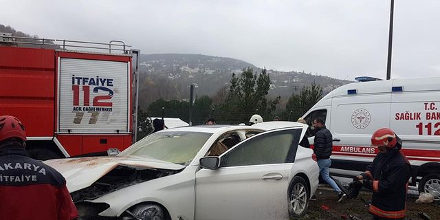 Sakarya'da kaza sonrası yangın çıktı! 2 yaralı