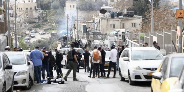 Doğu Kudüs'te silahlı saldırı: 2 İsrailli yaralandı