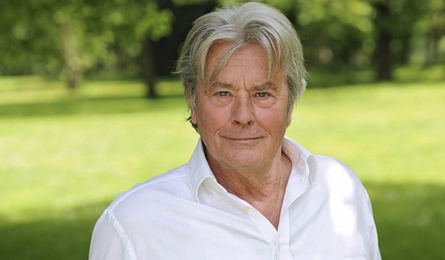 Dünyaca ünlü aktör Alain Delon hayatını kaybetti