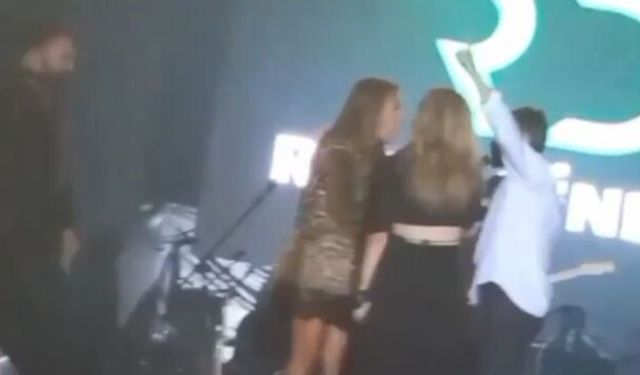 Resul Dindar ile Demet Akalın arasında sahnede gerginlik