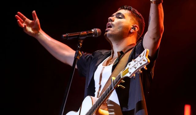 Emir Can İğrek'in duygusal İzmir konseri