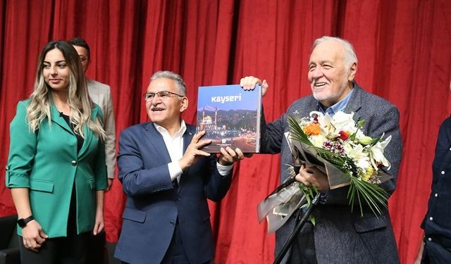 Prof. Dr. İlber Ortaylı'ya Kayseri'de büyük ilgi